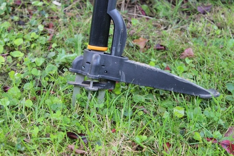 zoom sur notre désherbeur manuel