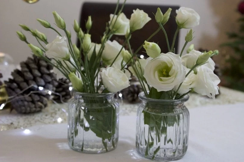 Bouquets de Lisianthus pour une belle table de fêtes Bouquets de Lisianthus pour une belle table de fêtes