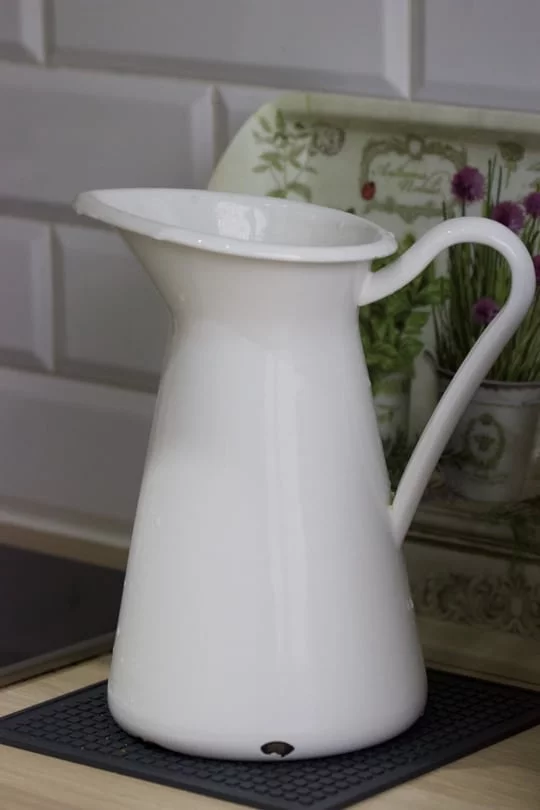 Broc pour récupérer l'eau dans la cuisine